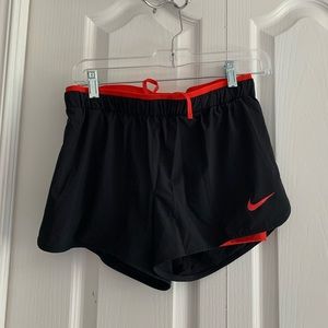 Nike shorts black and red with 2 compartments